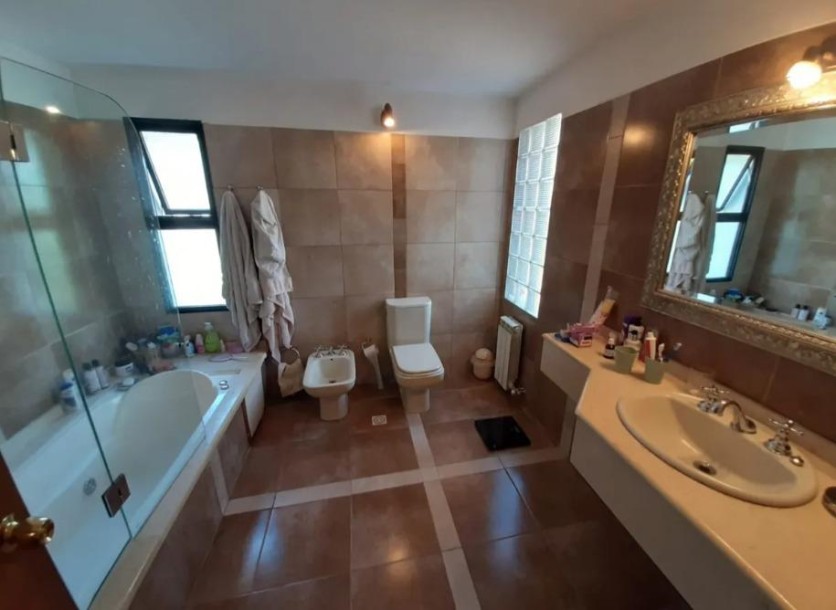 Amplia casa en venta en Punta Gorda-12