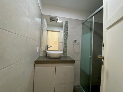 Muy linda casa en Carrasco, con espectacular fondo