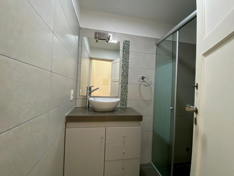 Muy linda casa en Carrasco, con espectacular fondo-7