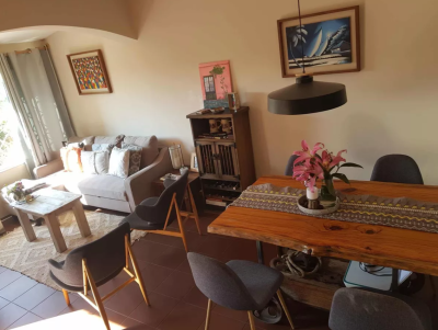 Muy linda casa en Carrasco, con espectacular fondo