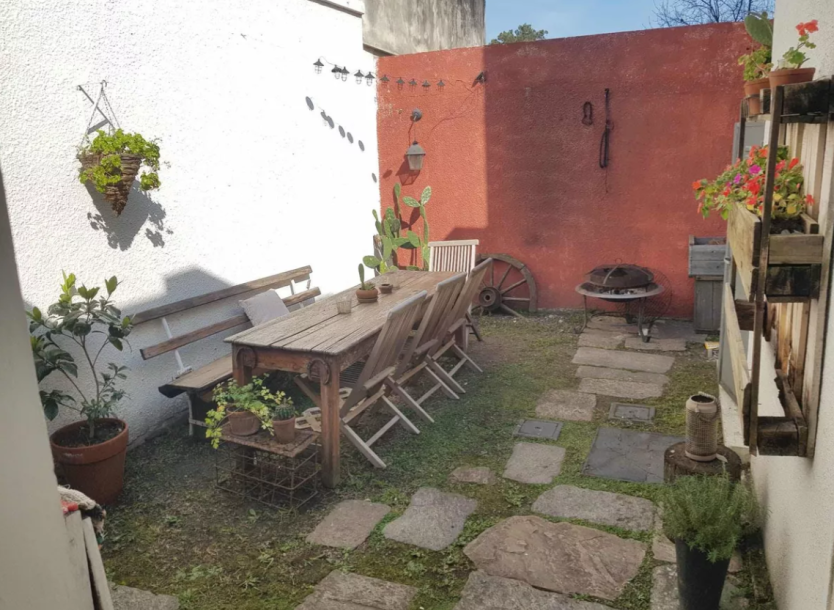 Muy linda casa en Carrasco, con espectacular fondo-28