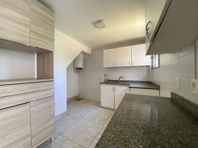 Muy linda casa en Carrasco, con espectacular fondo