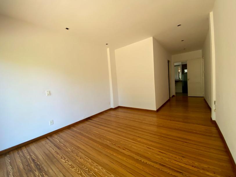 Muy linda casa en Carrasco, con espectacular fondo-10