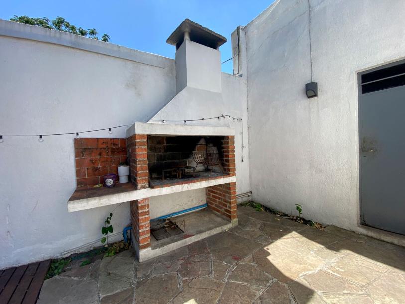 Muy linda casa en Carrasco, con espectacular fondo-20