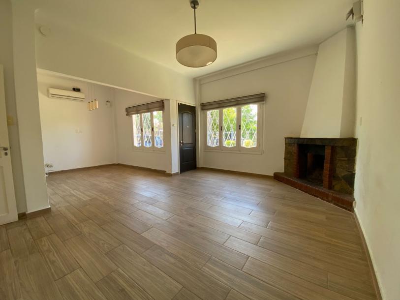 Muy linda casa en Carrasco, con espectacular fondo-2