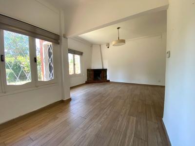 Muy linda casa en Carrasco, con espectacular fondo