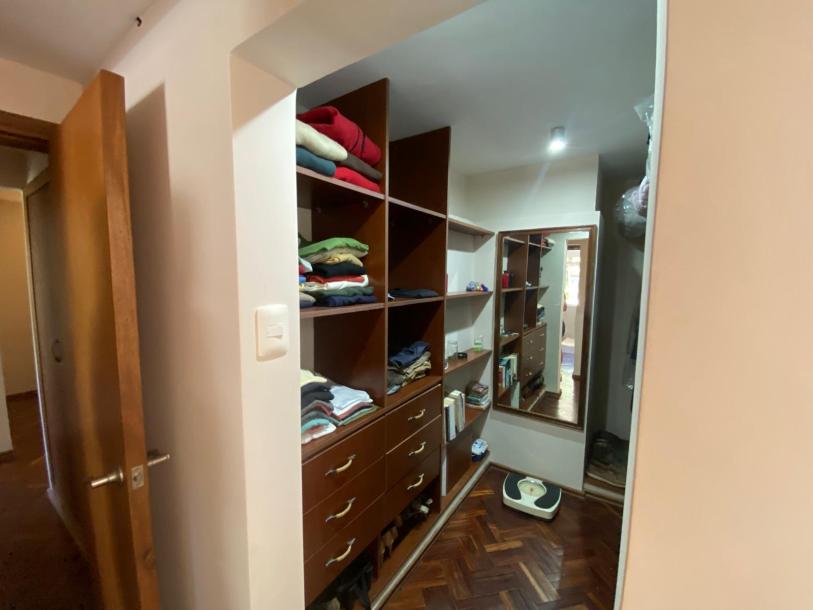Excelente casa con espléndido fondo.-10
