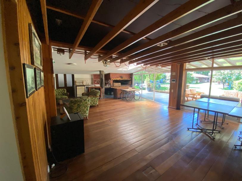 Excelente casa con espléndido fondo.-18