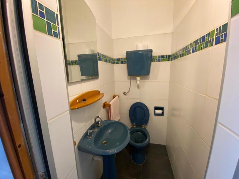 Excelente casa con espléndido fondo.-19