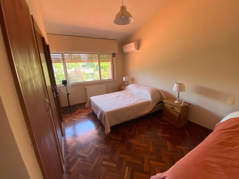 Excelente casa con espléndido fondo.-27
