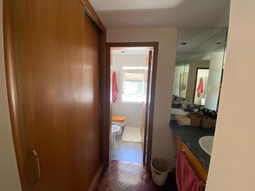 Excelente casa con espléndido fondo.-29