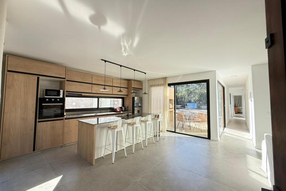 Muy linda casa  a estrenar en complejo  con mucha privacidad-2