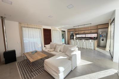 Muy linda casa  a estrenar en complejo  con mucha privacidad
