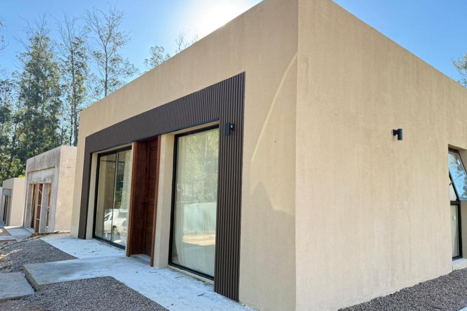 Muy linda casa  a estrenar en complejo  con mucha privacidad-14