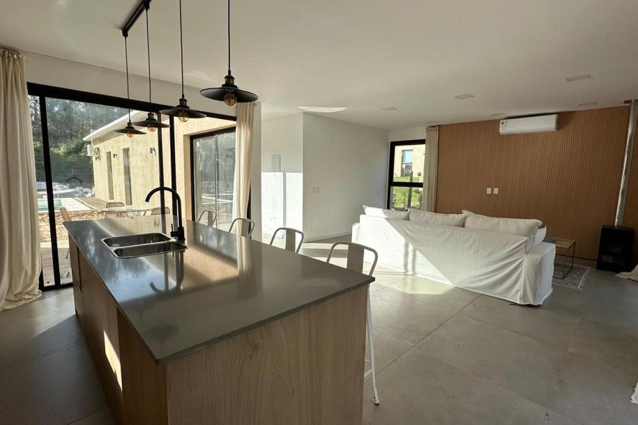 Muy linda casa  a estrenar en complejo  con mucha privacidad-4