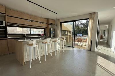 Muy linda casa  a estrenar en complejo  con mucha privacidad