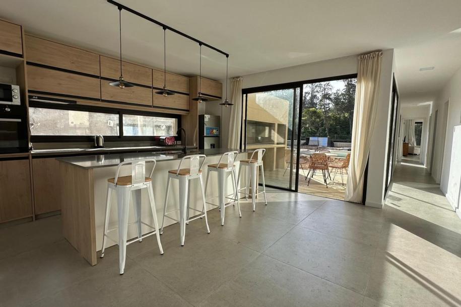 Muy linda casa  a estrenar en complejo  con mucha privacidad-3