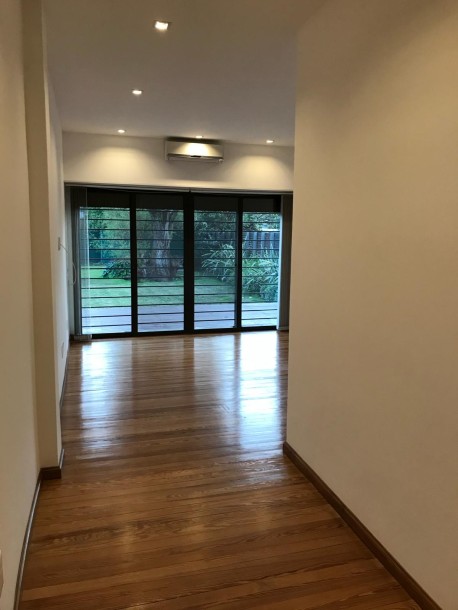 Muy linda casa en Carrasco, con espectacular fondo-11