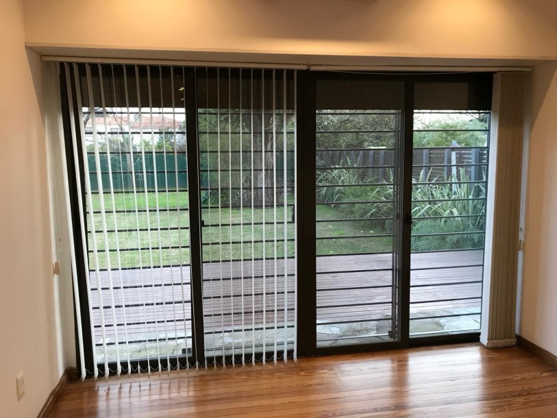 Muy linda casa en Carrasco, con espectacular fondo-7