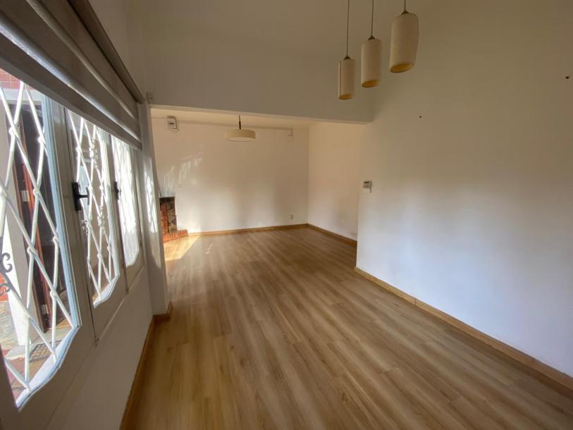 Muy linda casa en Carrasco, con espectacular fondo-3