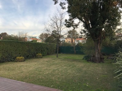 Muy linda casa en Carrasco, con espectacular fondo