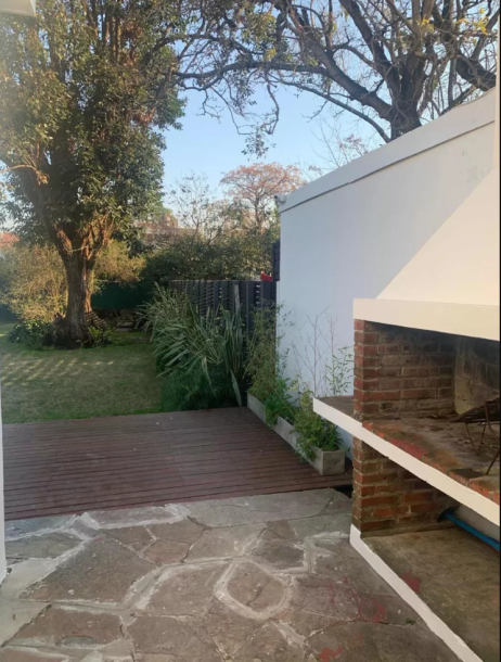 Muy linda casa en Carrasco, con espectacular fondo-27