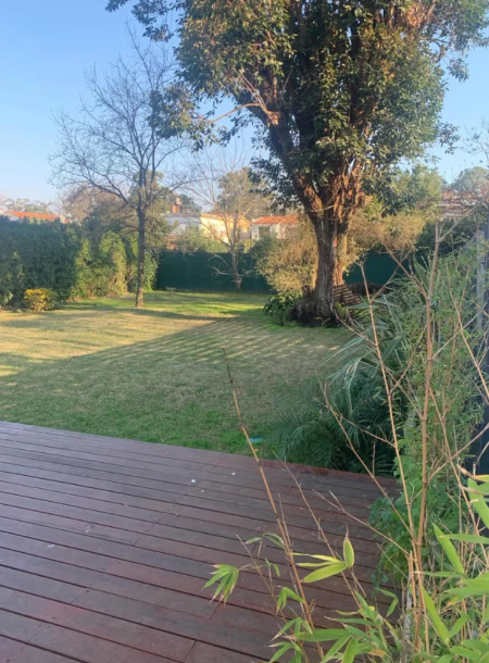 Muy linda casa en Carrasco, con espectacular fondo-24