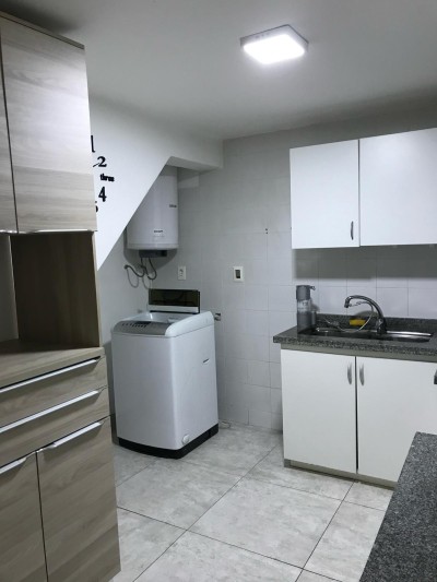 Muy linda casa en Carrasco, con espectacular fondo