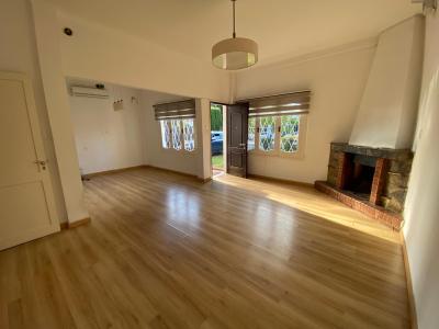 Muy linda casa en Carrasco, con espectacular fondo