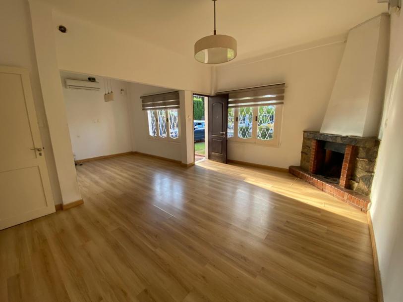 Muy linda casa en Carrasco, con espectacular fondo-2