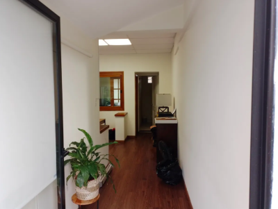 Muy cómoda oficina o local a metros de Arocena