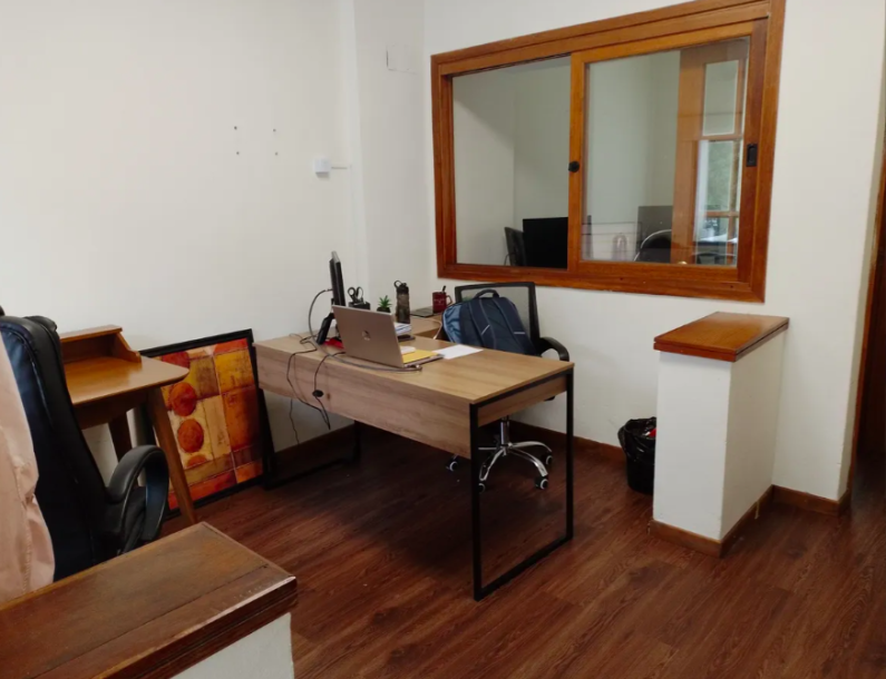 Muy cómoda oficina o local a metros de Arocena-2