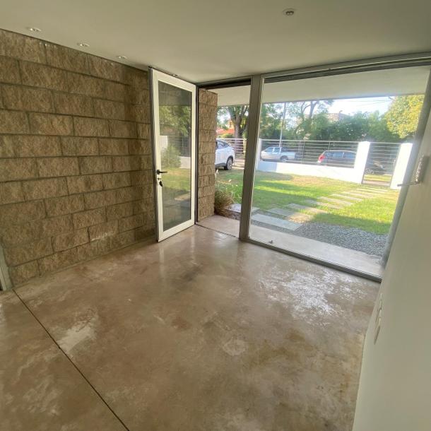 Alquiler de local de 110 m2 en Carrasco-1