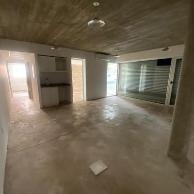 Alquiler de local de 110 m2 en Carrasco