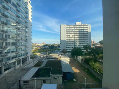 Agradable monoambiente en alquiler o en venta en Malvín.