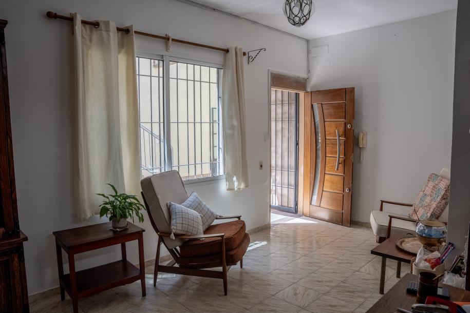 SE VENDE CASA EN PH DE 3 DORMITORIOS EN LA UNIÓN, A METROS DE 8 DE OCTUBRE.-2