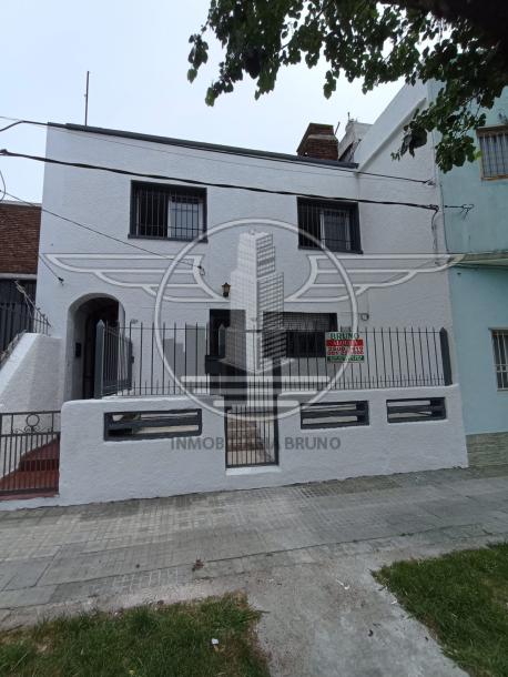 SE VENDE CASA DE 2 DORMITORIOS-1