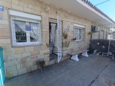 SE VENDE CASA DE 2 DORMITORIOS - PIEDRAS BLANCAS