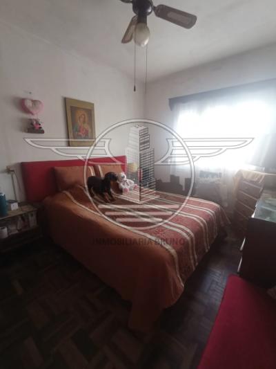 SE VENDE CASA DE 2 DORMITORIOS - PIEDRAS BLANCAS