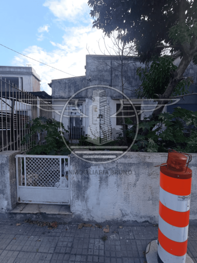 SE VENDE CASA DE 2 DORMITORIOS - BUCEO