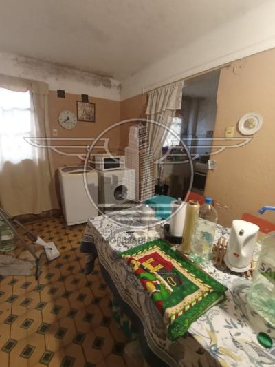 SE VENDEN 3 CASAS Y COCHERA EN UN MISMO PADRÓN