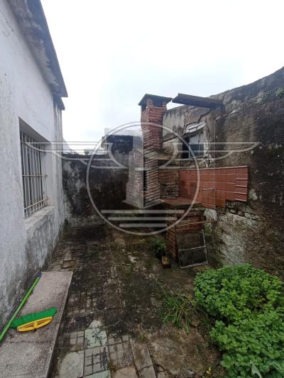 SE VENDEN 3 CASAS Y COCHERA EN UN MISMO PADRÓN