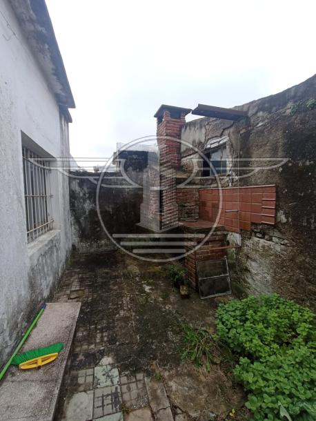 SE VENDEN 3 CASAS Y COCHERA EN UN MISMO PADRÓN-23