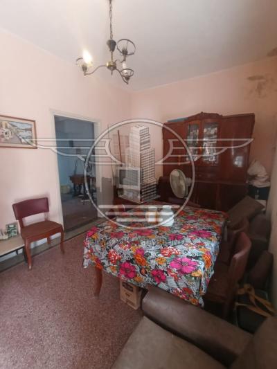 SE VENDEN 3 CASAS Y COCHERA EN UN MISMO PADRÓN
