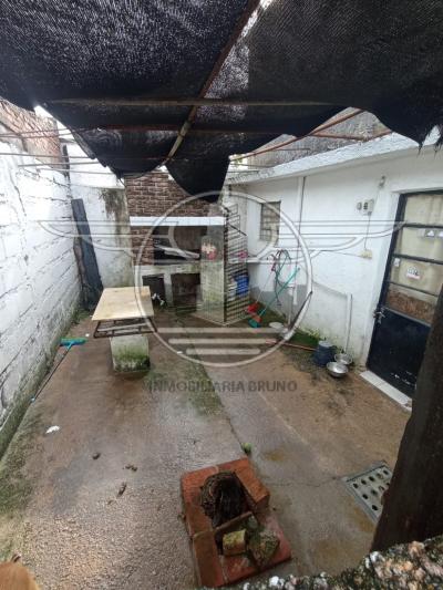 SE VENDEN 3 CASAS Y COCHERA EN UN MISMO PADRÓN