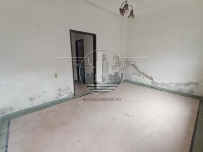 SE VENDEN 3 CASAS Y COCHERA EN UN MISMO PADRÓN