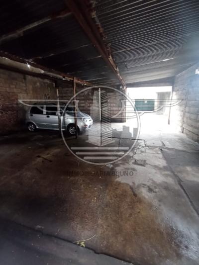 SE VENDEN 3 CASAS Y COCHERA EN UN MISMO PADRÓN