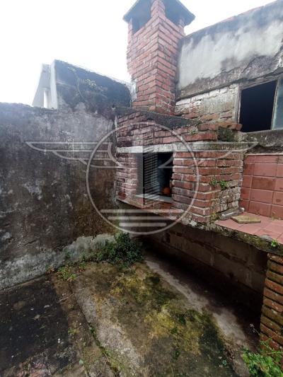 SE VENDEN 3 CASAS Y COCHERA EN UN MISMO PADRÓN