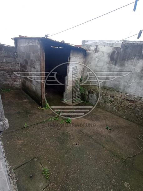 SE VENDEN 3 CASAS Y COCHERA EN UN MISMO PADRÓN-2