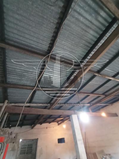 SE VENDE TERRENO CON MEJORAS EN FLOR DE MAROÑAS